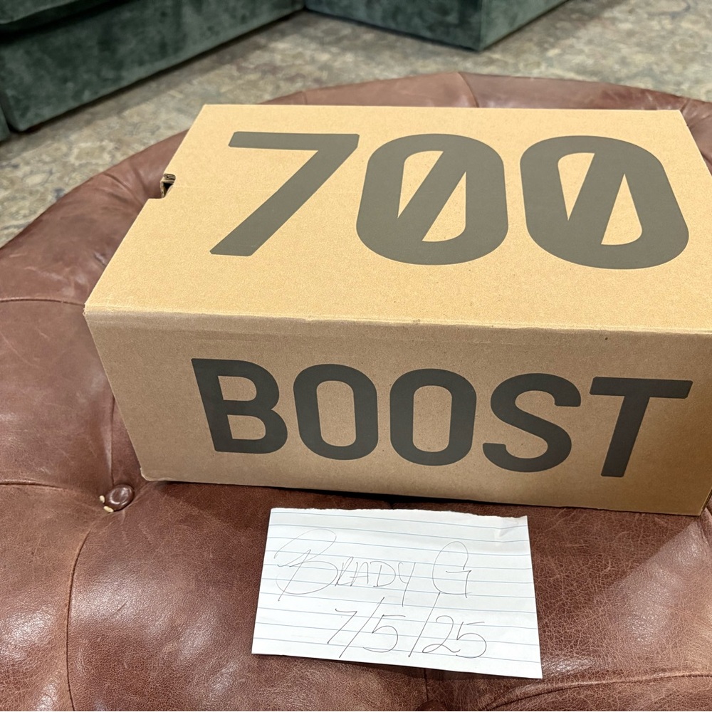 🧲 Yeezy 700 Boost Magnet 🧲